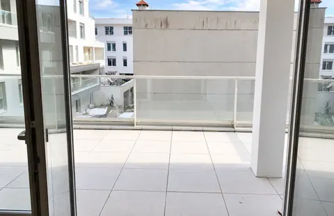 Terrasse mit Blick in den Innenhof · CityFlat Wels